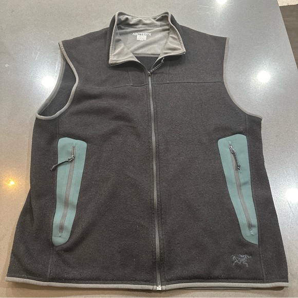Men's Arc'teryx Covert Heather Black XL Vest Excellent